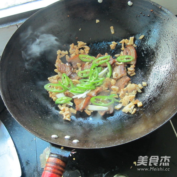 Stir-fried Dongpo Pork with Dried Radish recipe