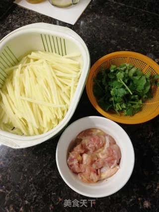 Stir-fried Potato Shreds with Chicken Nuggets recipe