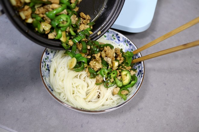 Minced Pork Chili Noodles recipe