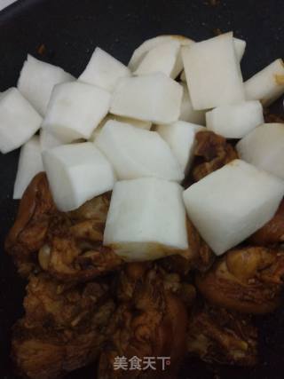 Roasted Pork Knuckles with Carrots recipe