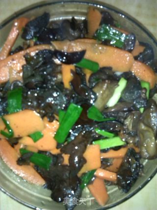 Carrots Mixed with Black Fungus recipe