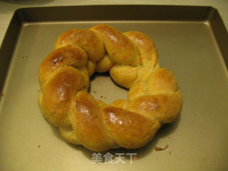 Carrot Garland Bread recipe