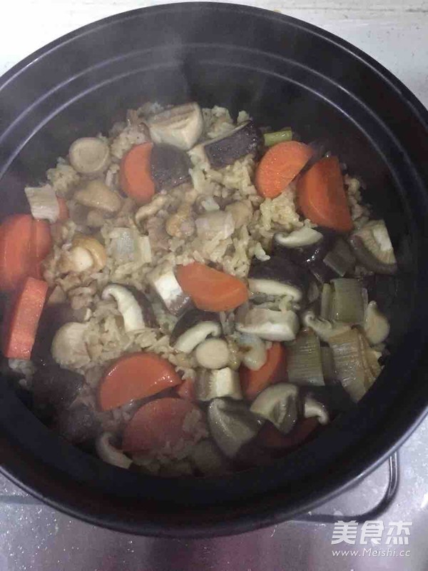 Braised Chicken Leg Rice with Carrots and Mushrooms recipe