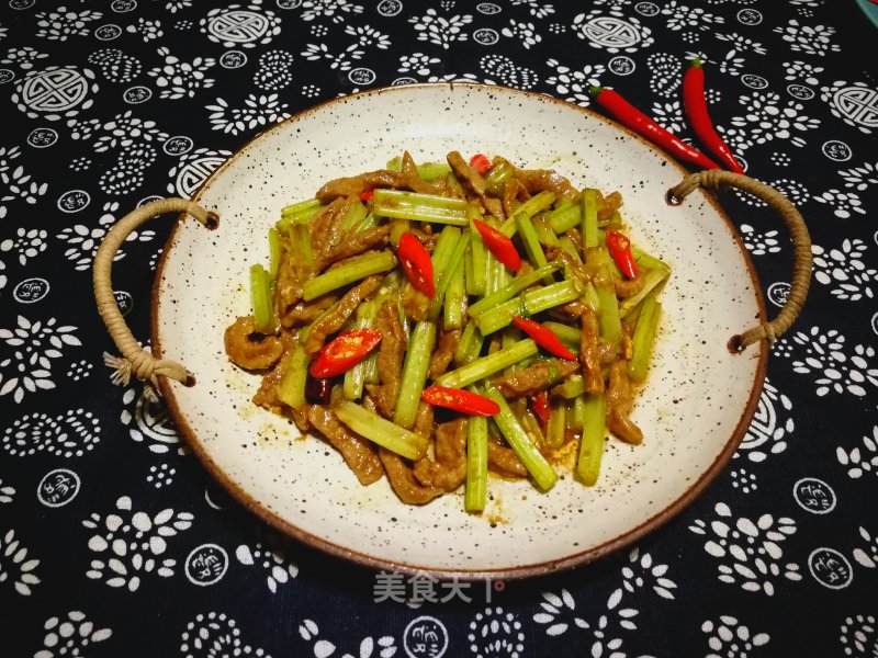 Stir-fried Beef Tenderloin with Celery recipe