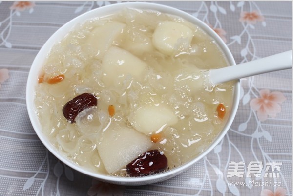 Horseshoe Snow Pear White Fungus Soup recipe