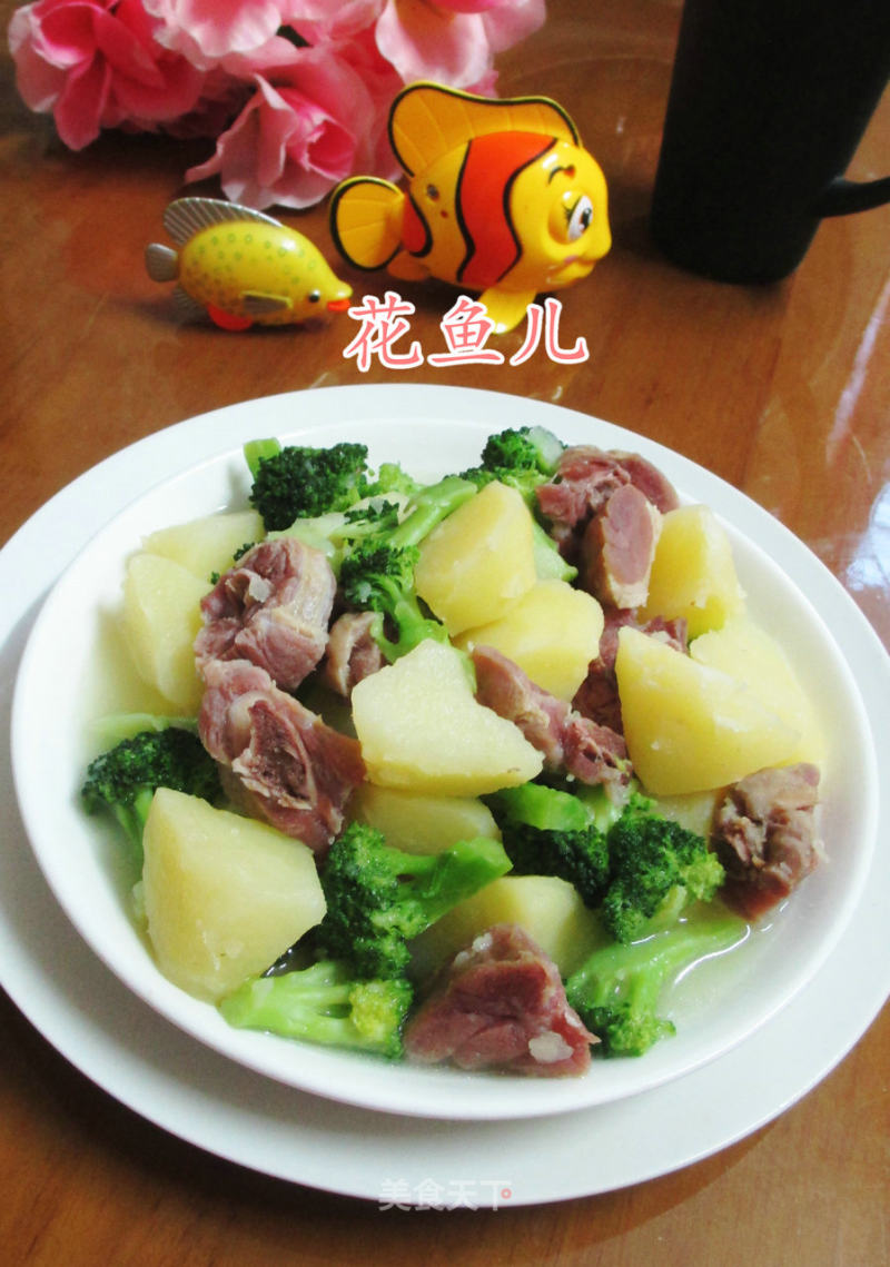 Braised Duck Leg with Broccoli and Boiled Potatoes recipe
