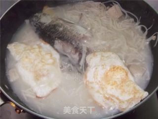 Poached Egg Rolled Crucian Fish Soup recipe