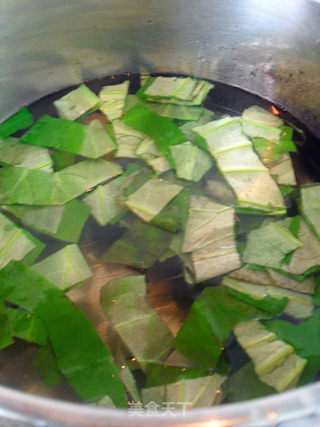 Relieving Heat and Heat-lotus Leaf Porridge recipe