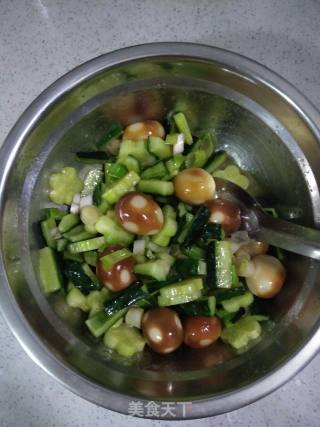 Quail Eggs Mixed with Cucumber recipe