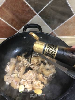 Braised Lotus Root with Pig's Trotters and Soybeans recipe