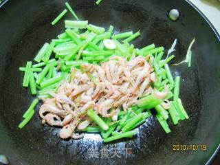 Stir-fried Shrimp with Parsley recipe