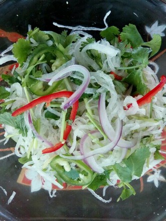 Coriander Mixed with Shredded White Radish recipe