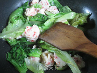 Shrimp Ball Stir-fried Lettuce recipe