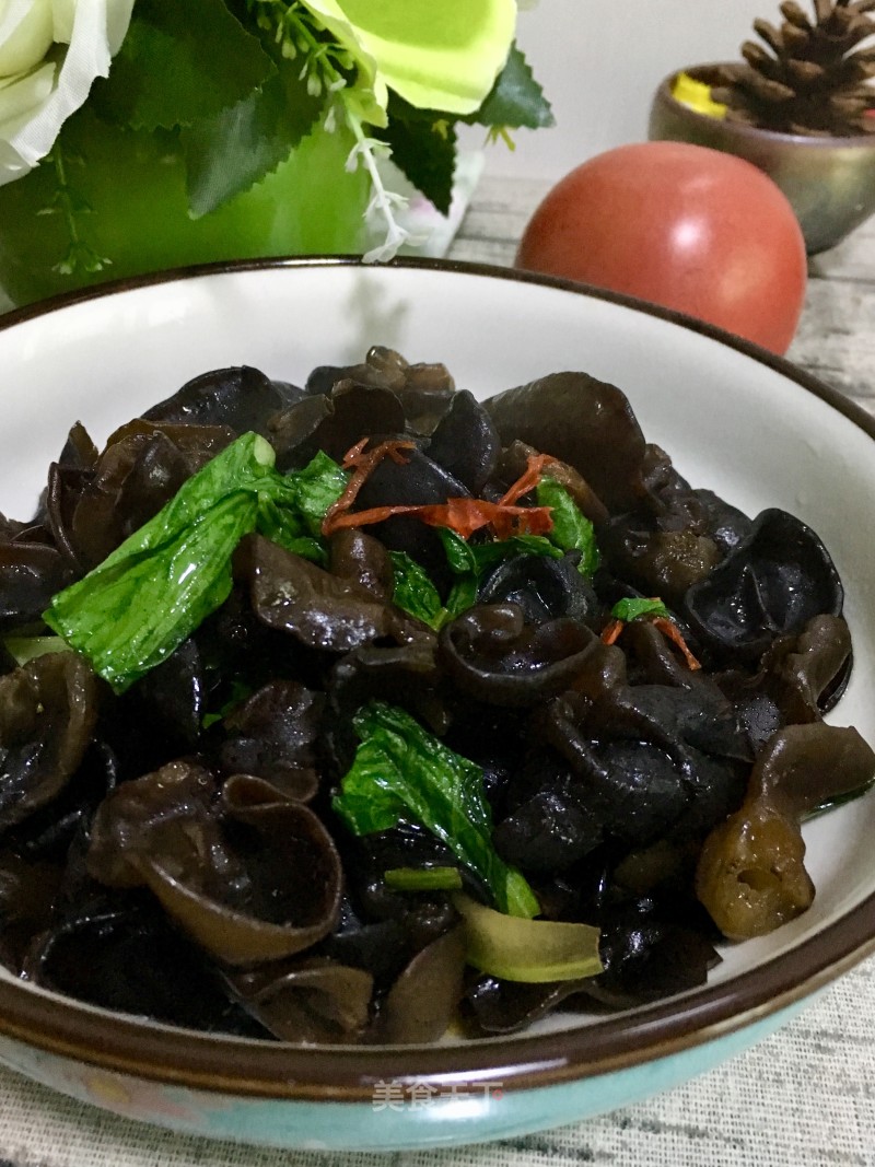 Stir-fried Fungus with Choy Sum