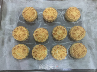 Cantonese-style Jujube Paste Filling Mooncakes recipe