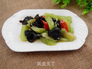 Stir-fried Loofah with Black Fungus recipe