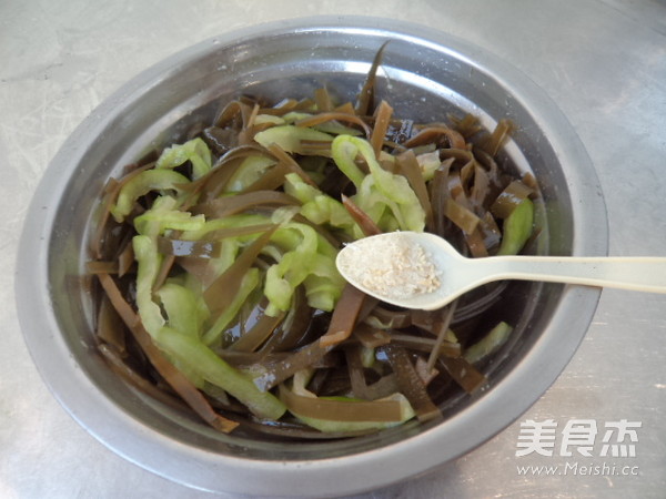 Kelp Mixed with Melon Peel recipe