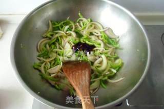 Fried Noodles with Cumin, Green Pepper and Shredded Pork recipe