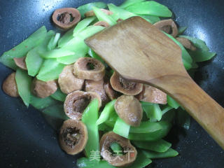 Stir-fried Lettuce with Meatballs recipe