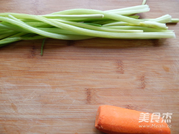 Stir-fried Rice Noodles with Shredded Pork recipe