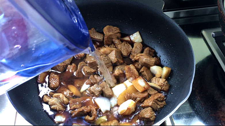 Beef Brisket with Curry and Fresh Mushrooms recipe