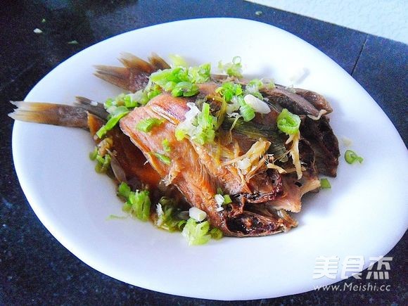 Steamed Salted Fish with Green Onion and Ginger recipe