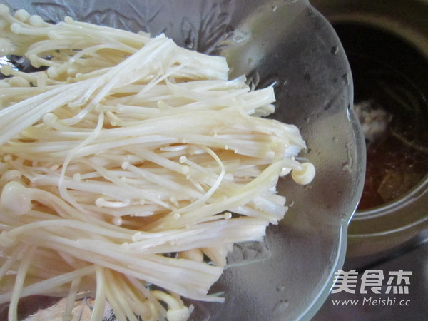 Enoki Mushroom and Kimchi Chicken Drumstick Soup recipe