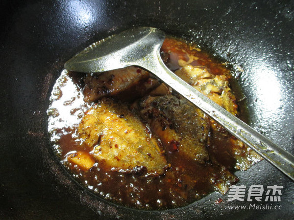 Black Pomfret with Soy Sauce recipe