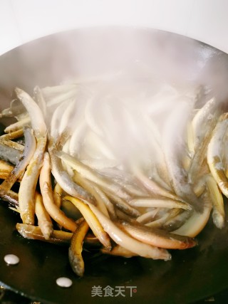 Stir-fried Loach with Leek recipe