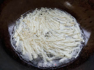 Stir-fried Enoki Mushrooms with Tomatoes recipe