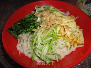 Cold Noodles with Toon Sesame Sauce recipe