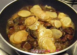 Spicy Sausage with Potatoes recipe