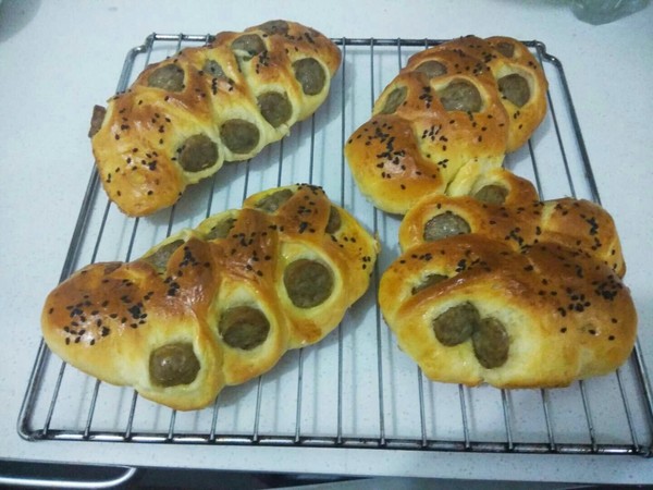 Sesame Sausage Bun recipe