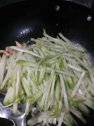 Stir-fried Shredded Pork with Chayote recipe