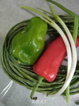 Stir-fried Cowpeas with Double Peppers recipe
