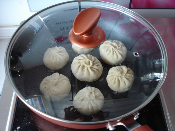 Fried Kidney Bean Buns with Whole Wheat Noodles recipe