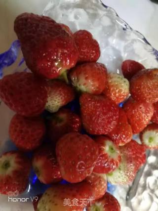 Strawberry Cucumber Lassa recipe