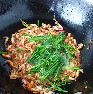 Stir-fried River Prawns with Leek recipe