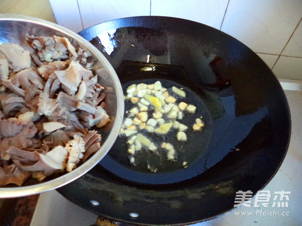 Fried Chicken Gizzards with Snow Peas recipe