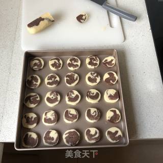 Crispy and Delicious-two-color Cookies recipe