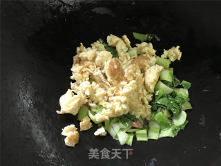 Fried Noodles with Green Vegetables and Eggs recipe