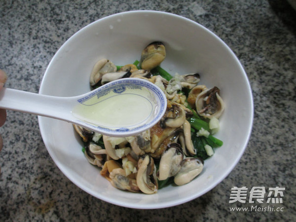 Spinach Mixed with Mussels recipe