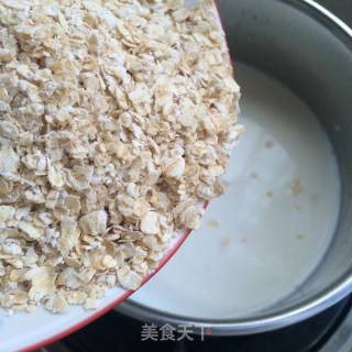 Milk Oatmeal Dried Fruit Bowl recipe