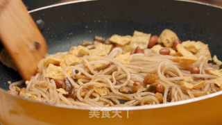 Stir-fried Snail Noodles with Pineapple (only 5 Steps) recipe