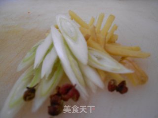 Vegetarian Stir-fried Crispy Double Silk---carrot and Potato Shreds recipe