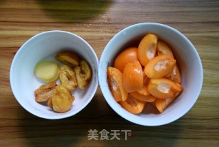 Fresh Loquat Candied Date Lean Meat Soup recipe