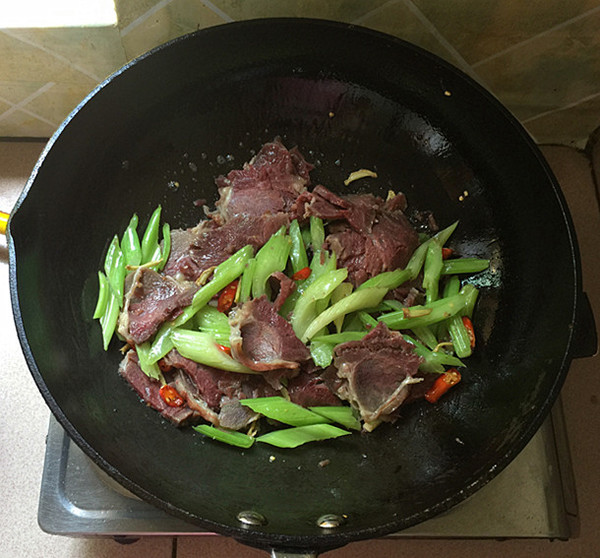 Celery Stir-fried Stewed Beef recipe