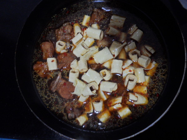 Pork Ribs with Roasted Bean Tendon recipe