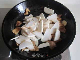 Fried Pork with Dried King Pleurotus recipe