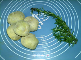 Fried Baby Potatoes with Rosemary recipe